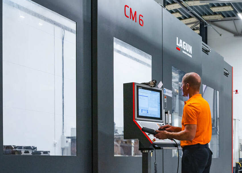 Bed type milling machine